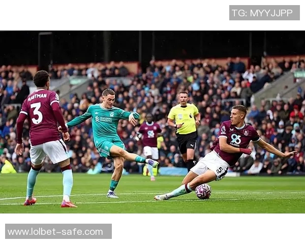 国王杯精彩对决皇马大胜拜仁乌龙球引发全场狂欢与转会传闻