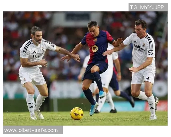 巴萨逆转拜仁3-2晋级国王杯绝杀瞬间引发争议判罚热议