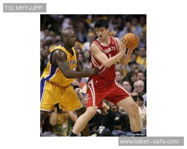 姚明在关键时刻绝杀罗伊展现篮球巨星风范与决胜时刻的传奇魅力