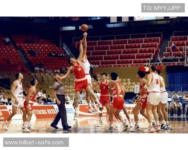 姚明在赛场上的辉煌瞬间与篮球传奇生涯的深远影响 姚明在赛场上的辉煌瞬间与篮球传奇生涯的深远影响