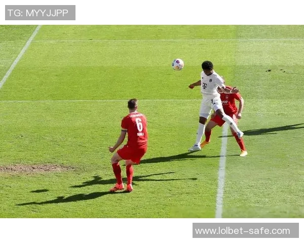 西甲激战巴黎圣日耳曼大胜拜仁引发转会风波与球迷热议