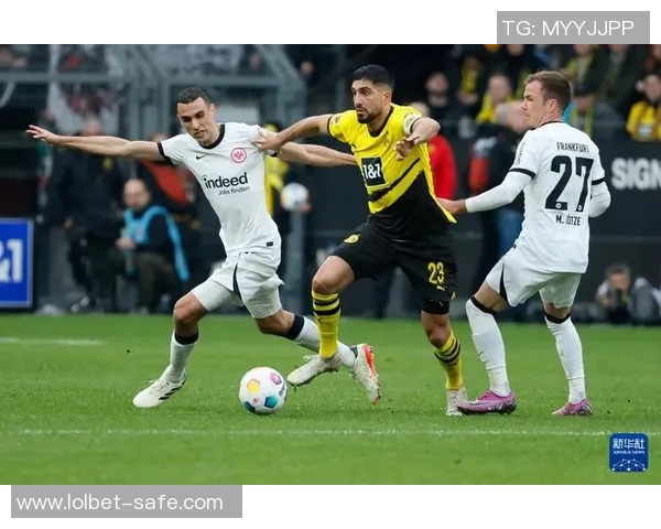 德甲冷门：多特蒙德与巴黎圣日耳曼激战成平局引发全场热议