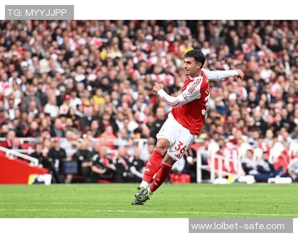 尤文图斯大胜阿森纳6-2赛场瞬间引发热烈讨论与焦点分析 尤文图斯大胜阿森纳6-2赛场瞬间引发热烈讨论与焦点分析