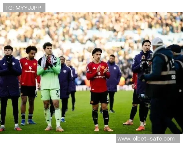 意甲激战:里昂与曼联战成平局引发全场惊呼数据分析揭示精彩瞬间 意甲激战:里昂与曼联战成平局引发全场惊呼数据分析揭示精彩瞬间