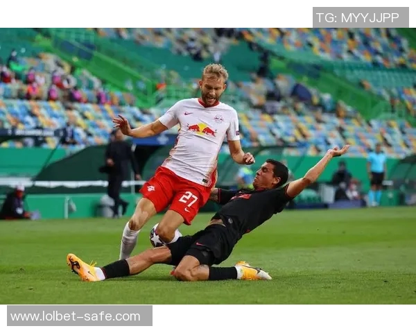 友谊赛精彩回顾:里昂以3-0战胜莱比锡绝杀瞬间引发全场欢呼 友谊赛精彩回顾:里昂以3-0战胜莱比锡绝杀瞬间引发全场欢呼